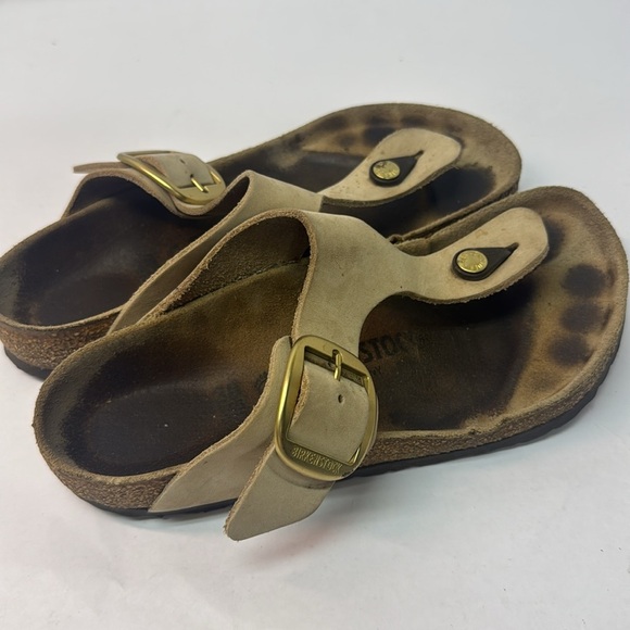 Used Birkenstock flip flop Beige Sandals with Gold Buckle women’s size 38 - Picture 3 of 6